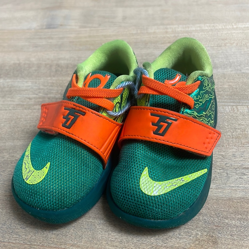 Toddler Nike KD 7 sneakers size 6